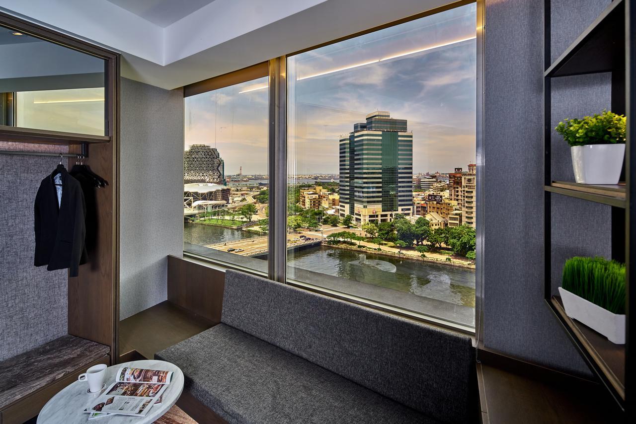 Harbour 10 Hotel Kaohsiung Exterior photo